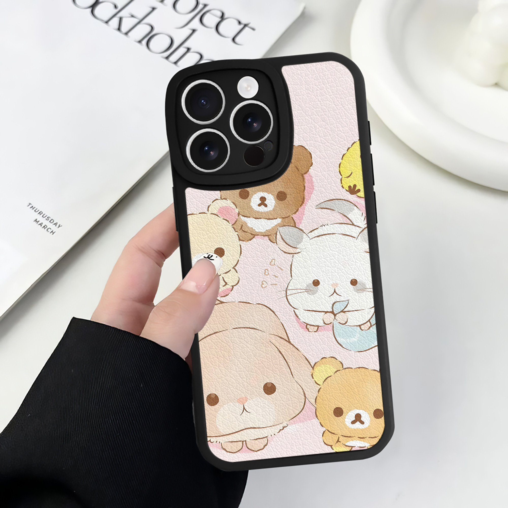 （画像用） リラックマ リラックマ キイロイトリ Rilakkuma Korilakkuma Kiiroitori 【iPhone 16シリーズ対応】シリコンスマホケース（レザー調） 材質：シリコン
